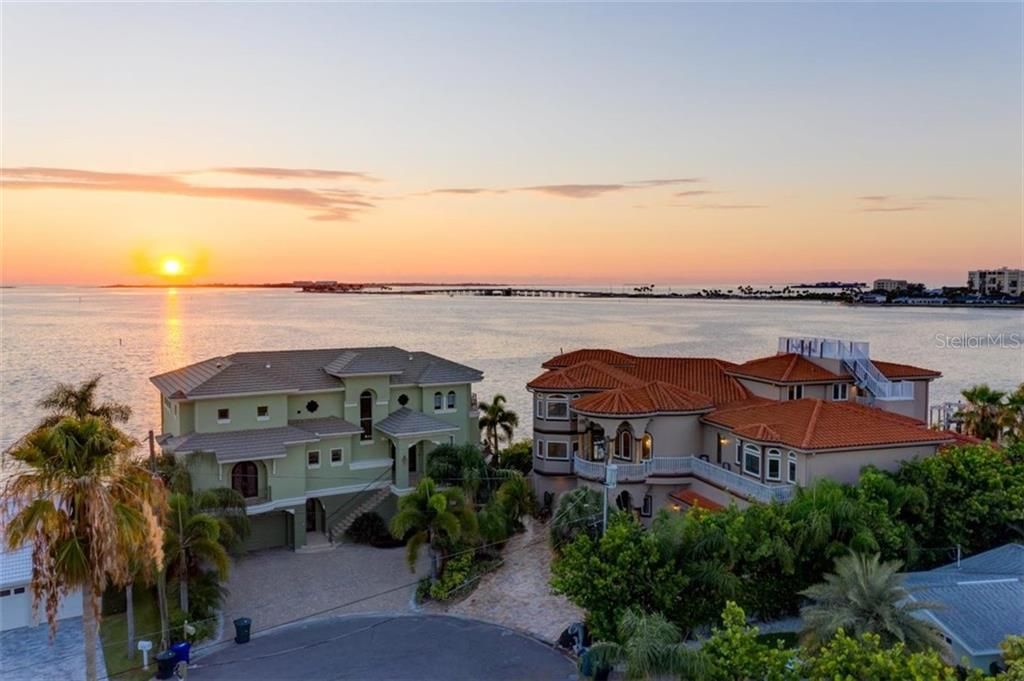 Recently Sold: $2,750,000 (6 beds, 4 baths, 6991 Square Feet)