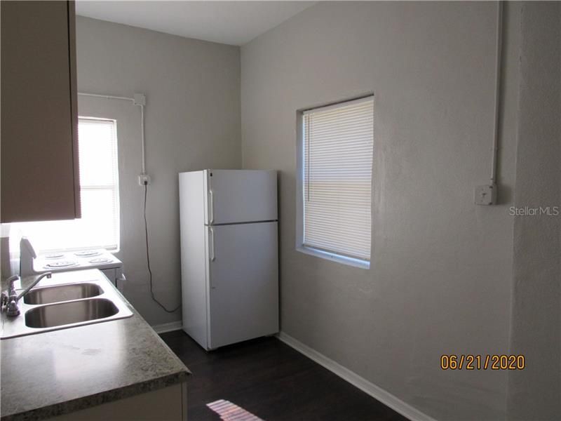 Recently Rented: $850 (2 beds, 1 baths, 454 Square Feet)