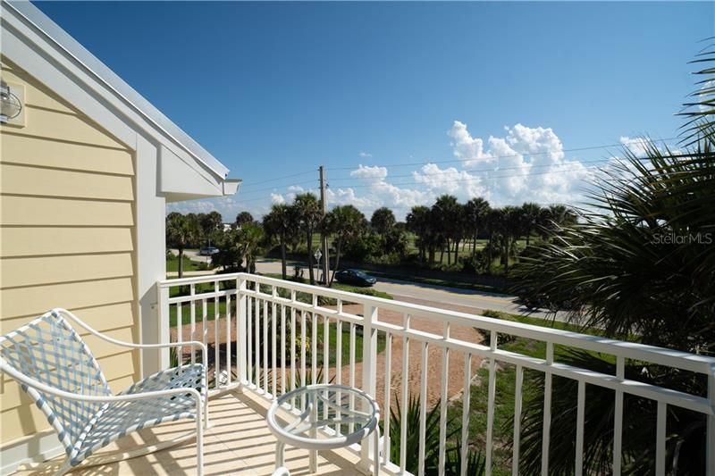 Private upper front balcony/sun deck of the garage apartment with golf view.