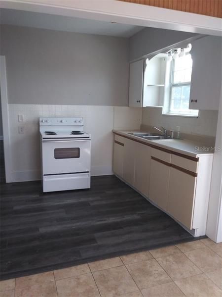 Recently Rented: $820 (2 beds, 1 baths, 962 Square Feet)