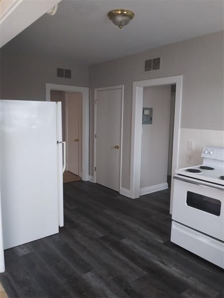 Recently Rented: $820 (2 beds, 1 baths, 962 Square Feet)