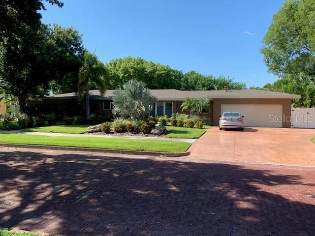 Recently Sold: $600,000 (4 beds, 3 baths, 2804 Square Feet)
