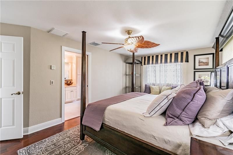 Recently Sold: $1,050,000 (3 beds, 2 baths, 2636 Square Feet)