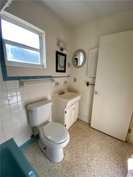 Recently Sold: $91,000 (2 beds, 1 baths, 880 Square Feet)