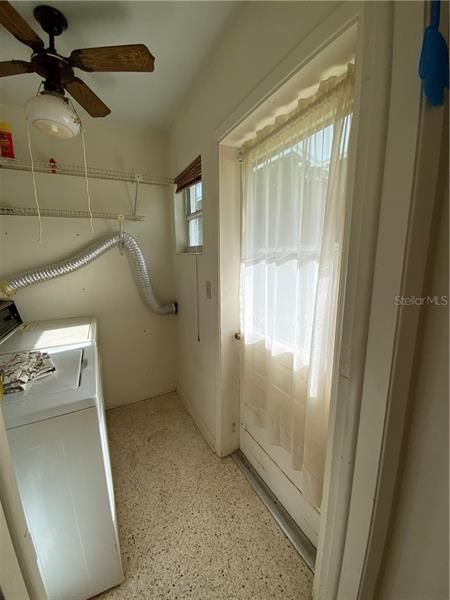 Vendido Recientemente: $91,000 (2 camas, 1 baños, 880 Pies cuadrados)