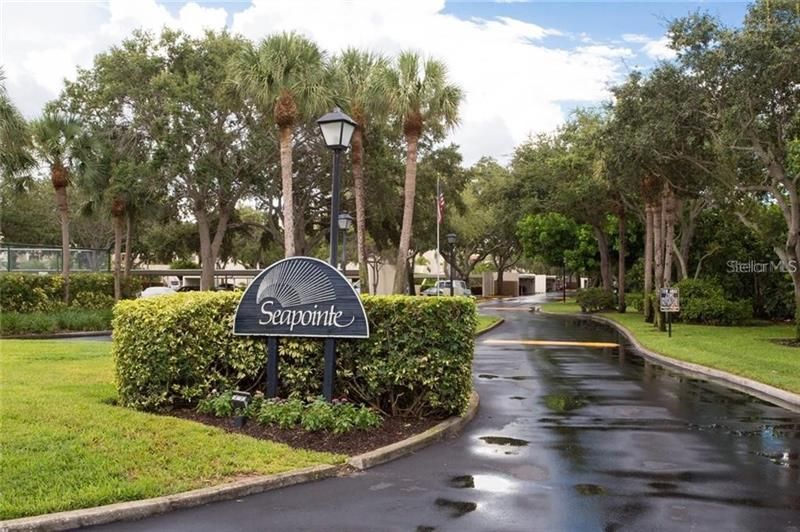 Recently Sold: $200,000 (1 beds, 2 baths, 890 Square Feet)