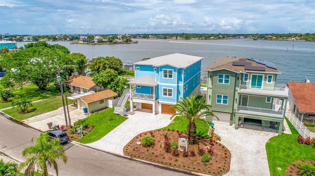 Recently Sold: $2,375,000 (4 beds, 4 baths, 3400 Square Feet)