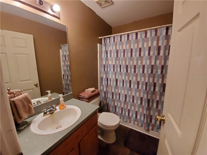 最近售出: $135,000 (3 贝兹, 2 浴室, 1180 平方英尺)