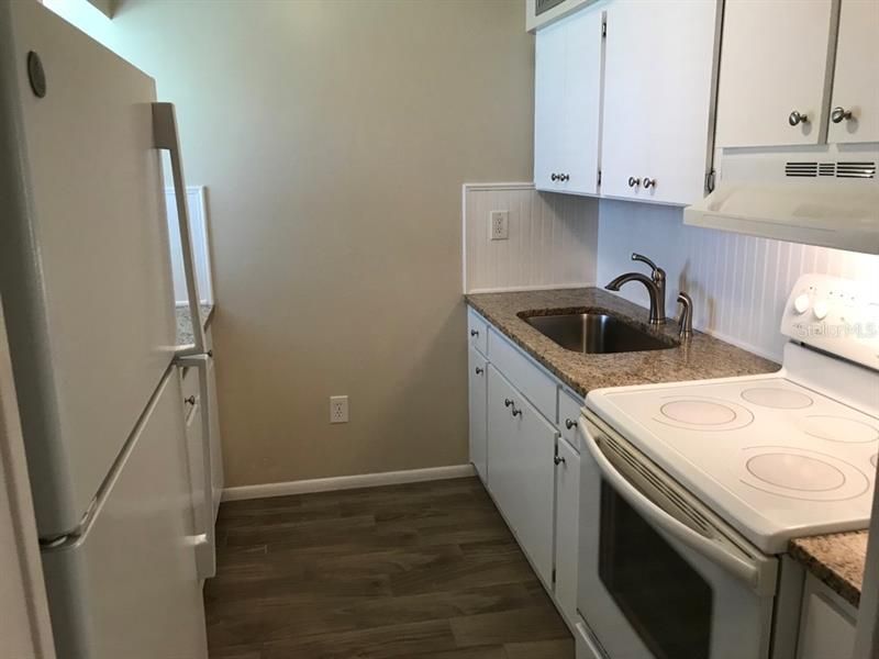 Recently Sold: $104,900 (2 beds, 1 baths, 827 Square Feet)