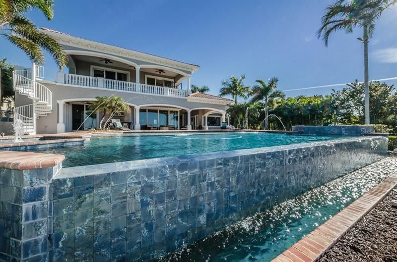Recently Sold: $2,100,000 (5 beds, 4 baths, 5139 Square Feet)