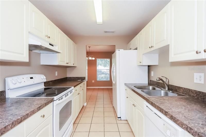 Recently Rented: $1,625 (3 beds, 2 baths, 1425 Square Feet)