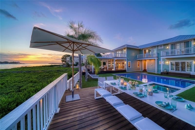 Recently Sold: $3,650,000 (8 beds, 6 baths, 7146 Square Feet)