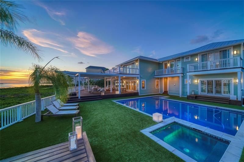 Recently Sold: $3,650,000 (8 beds, 6 baths, 7146 Square Feet)