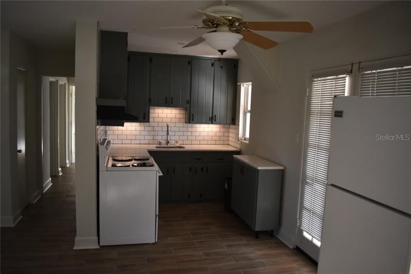 Recently Rented: $1,200 (3 beds, 1 baths, 1093 Square Feet)