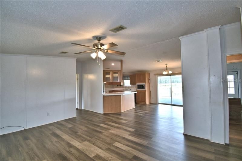 Recently Sold: $129,900 (3 beds, 2 baths, 1404 Square Feet)