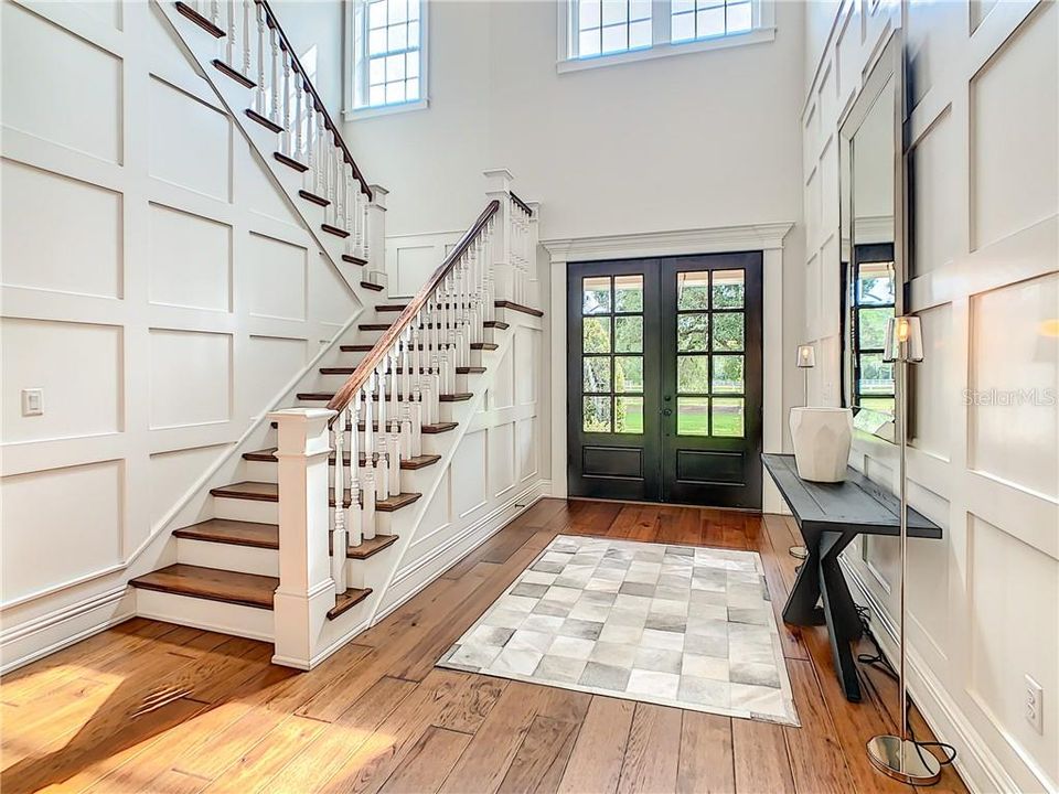 ENTRY WAY/FORYER WITH SOARING CEILINGS AND BEAUTIFUL WOOD STARCASE TO UPSTAIR BEDROOMS