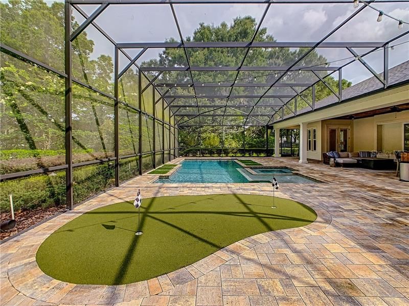 NOT ONLY DO YOU HAVE A CHIPPING AREA BUT A PUTTING GREEN AS WELL... LIFE IS GOOD!!