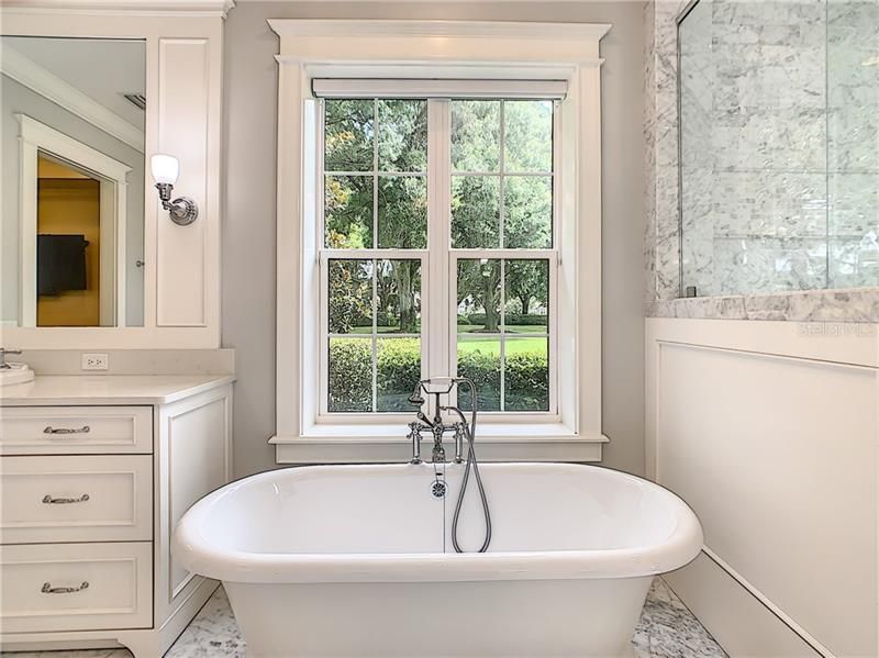 DEEP BEAUTIFUL SOAKING TUB