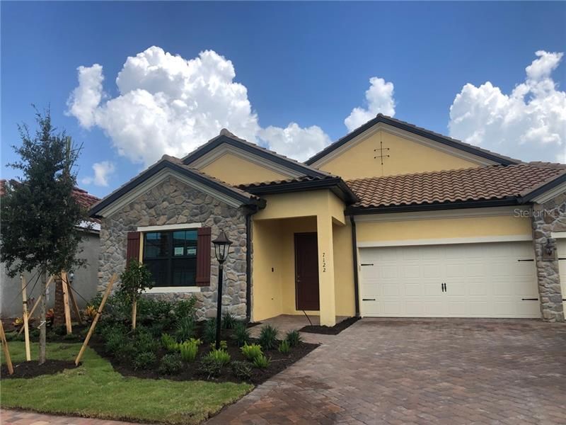 Recently Sold: $570,000 (4 beds, 3 baths, 2724 Square Feet)