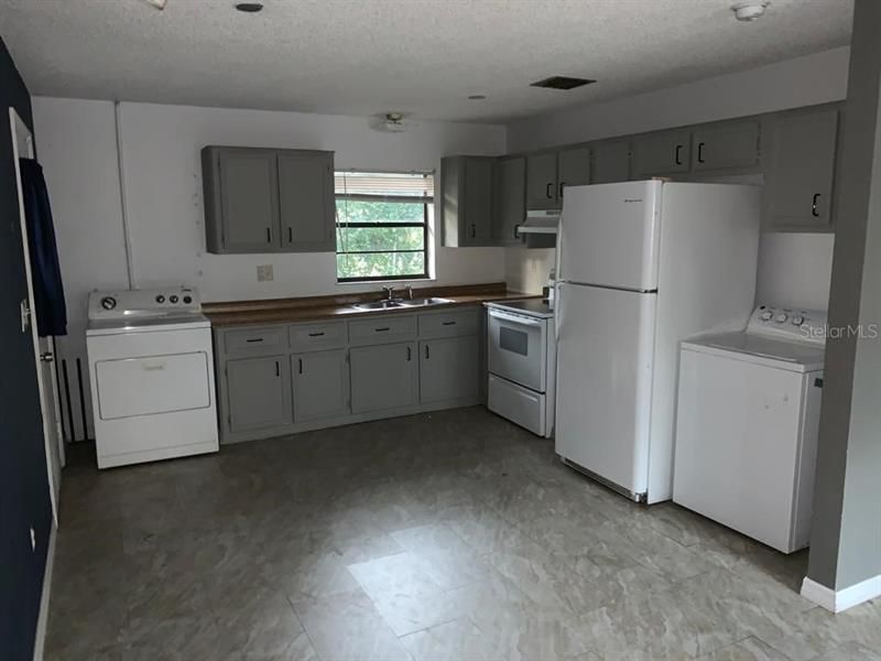 Recently Sold: $129,900 (2 beds, 1 baths, 936 Square Feet)