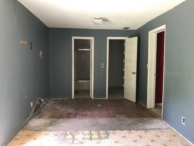 Recently Sold: $49,000 (2 beds, 2 baths, 1204 Square Feet)