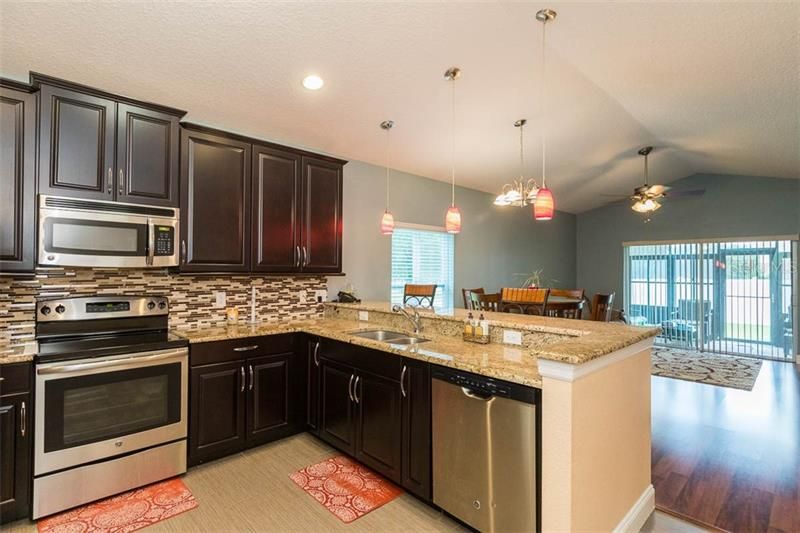 Kitchen with undermounth sink