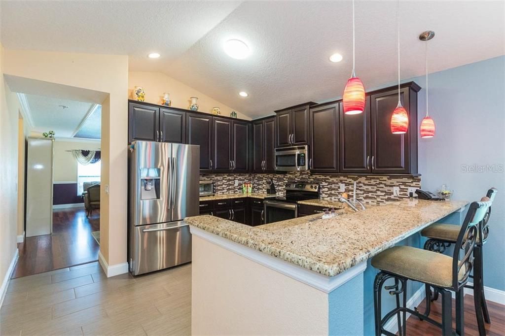 Kitchen with breakfast bar