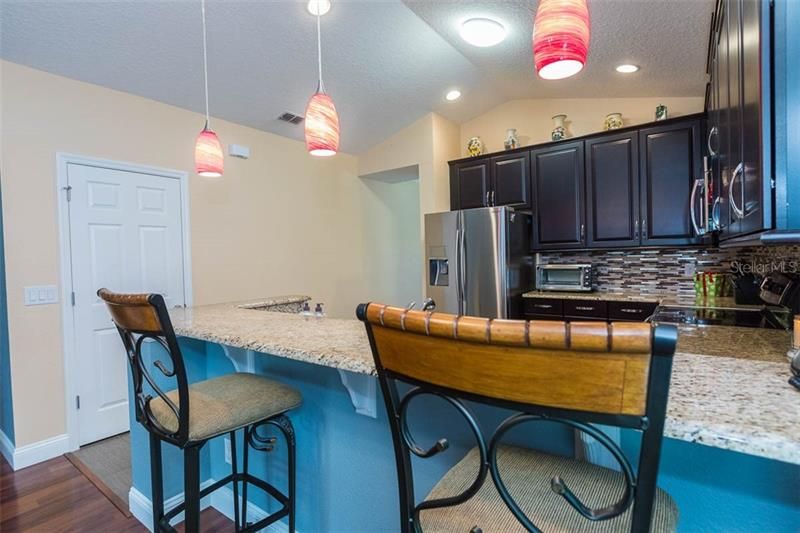 Kitchen with breakfast bar