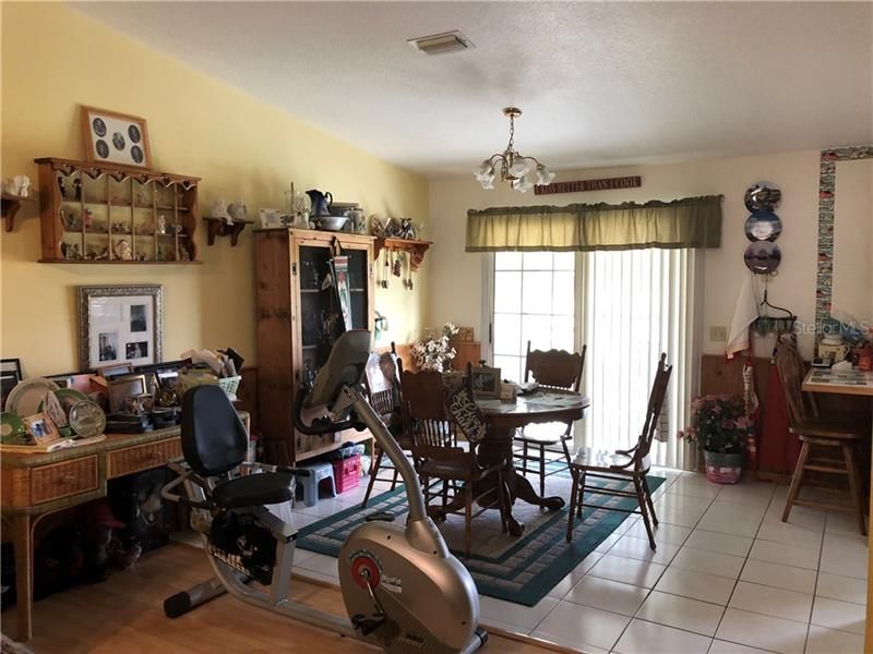 Vendido Recientemente: $305,000 (3 camas, 2 baños, 1664 Pies cuadrados)