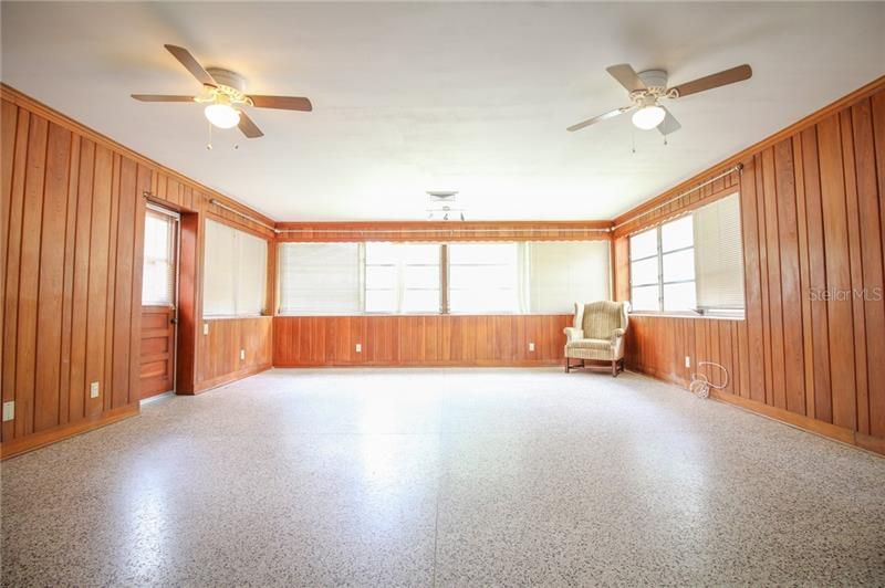 Recently Rented: $1,350 (3 beds, 2 baths, 1966 Square Feet)