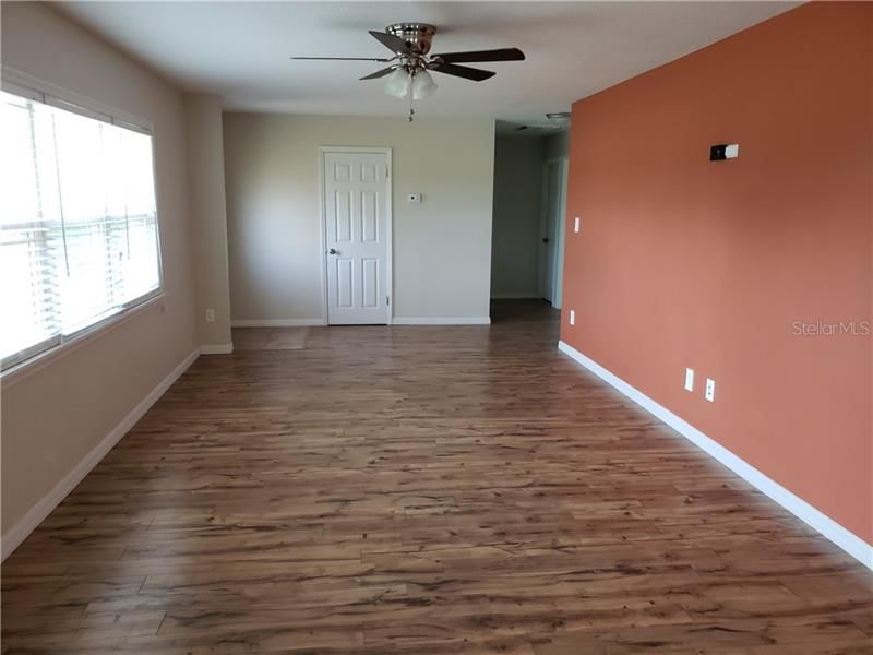 Recently Sold: $299,000 (3 beds, 1 baths, 1398 Square Feet)