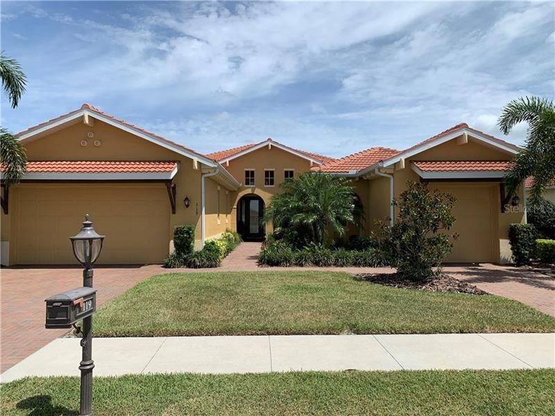Recently Sold: $659,000 (3 beds, 3 baths, 2745 Square Feet)
