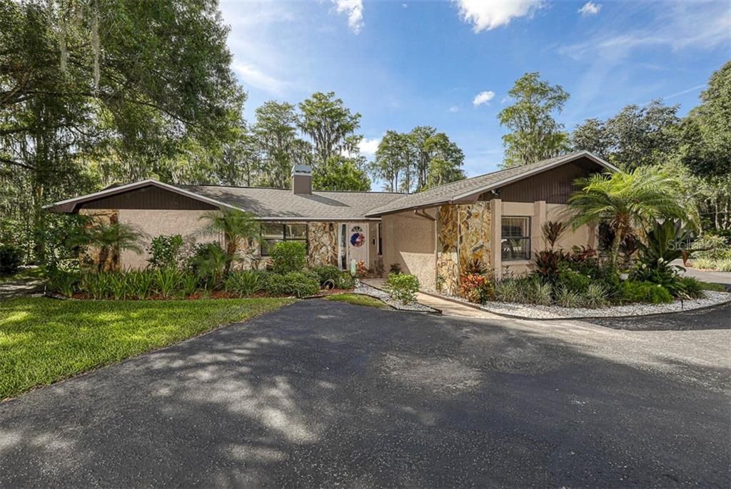 最近售出: $399,900 (4 贝兹, 2 浴室, 2296 平方英尺)