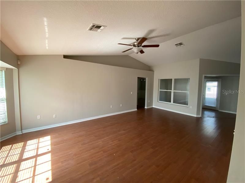 Recently Rented: $1,595 (3 beds, 2 baths, 1436 Square Feet)