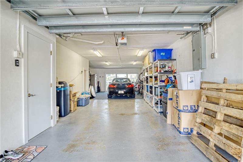 Huge 2+ car garage