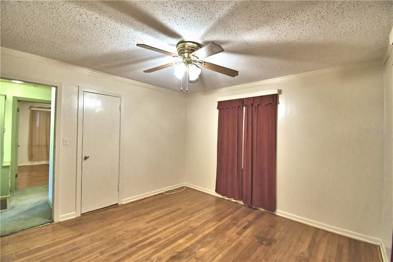 Recently Sold: $119,900 (3 beds, 1 baths, 940 Square Feet)