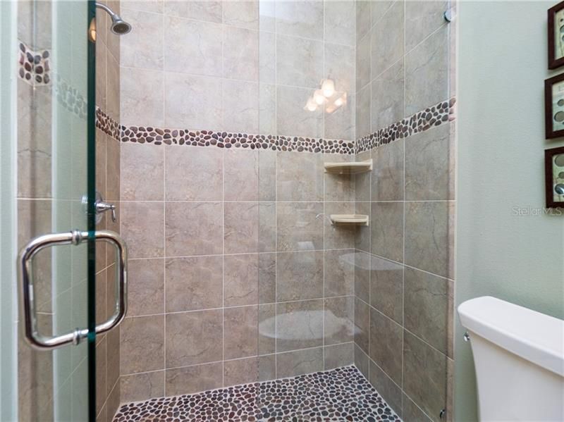 最近售出: $850,000 (4 贝兹, 4 浴室, 4141 平方英尺)