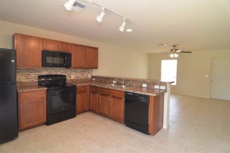 Recently Rented: $1,625 (3 beds, 2 baths, 1623 Square Feet)