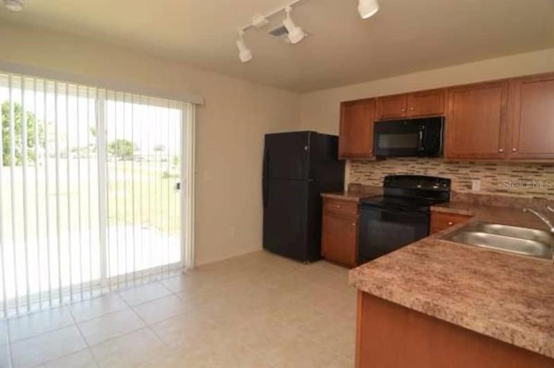 Recently Rented: $1,625 (3 beds, 2 baths, 1623 Square Feet)