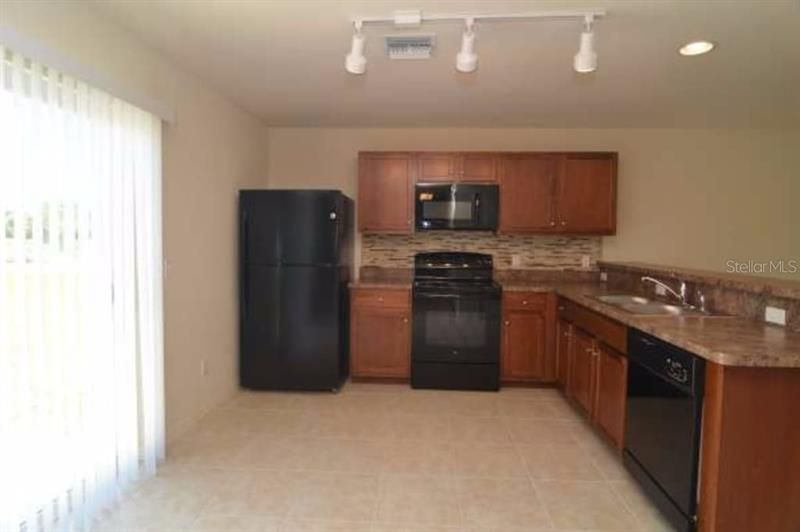 Recently Rented: $1,625 (3 beds, 2 baths, 1623 Square Feet)