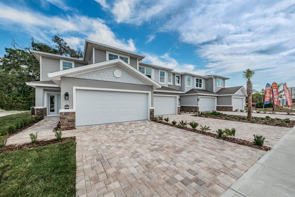 Recently Sold: $324,850 (3 beds, 2 baths, 1991 Square Feet)