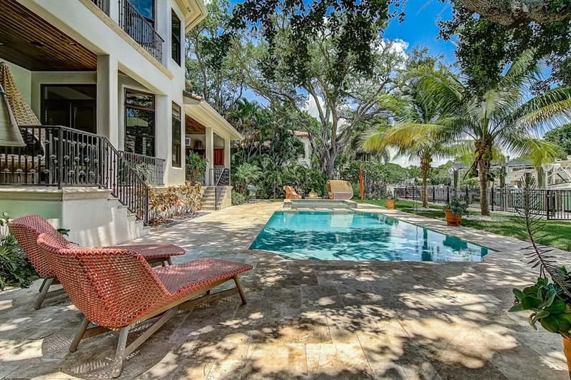 Recently Sold: $4,999,000 (5 beds, 5 baths, 6701 Square Feet)