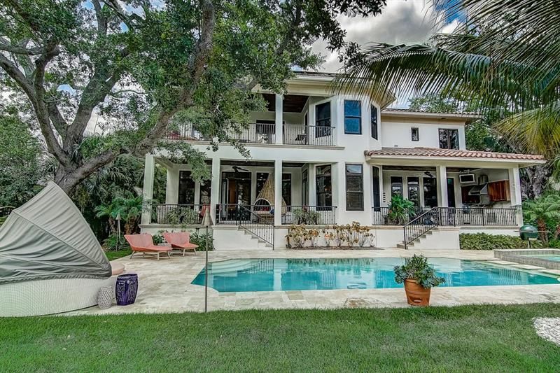 Recently Sold: $4,999,000 (5 beds, 5 baths, 6701 Square Feet)