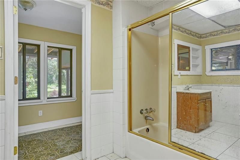 最近售出: $175,000 (3 贝兹, 2 浴室, 1392 平方英尺)
