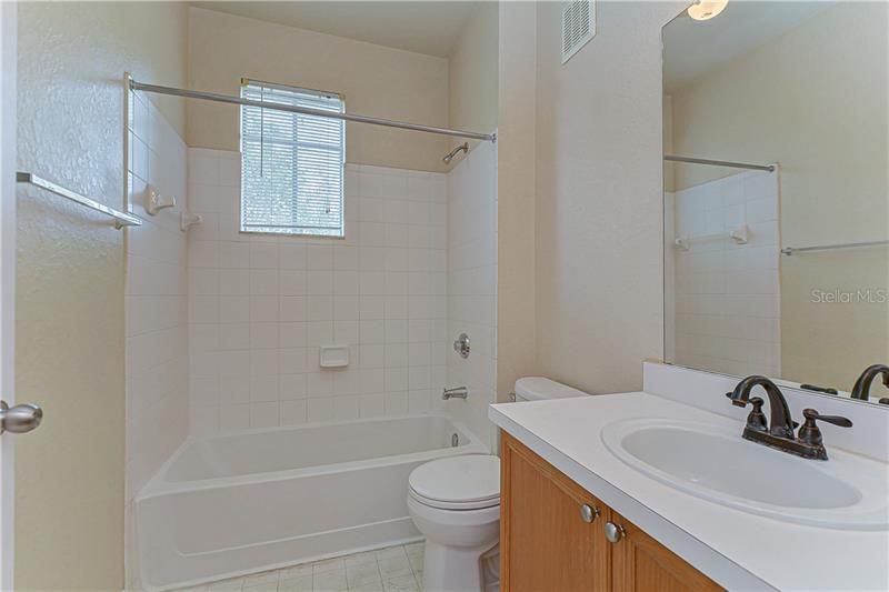 最近售出: $155,500 (3 贝兹, 2 浴室, 1292 平方英尺)