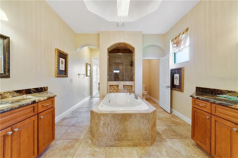 最近售出: $639,990 (4 贝兹, 4 浴室, 3399 平方英尺)