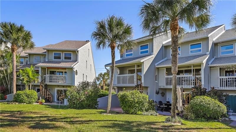 Recently Sold: $465,000 (2 beds, 2 baths, 1355 Square Feet)
