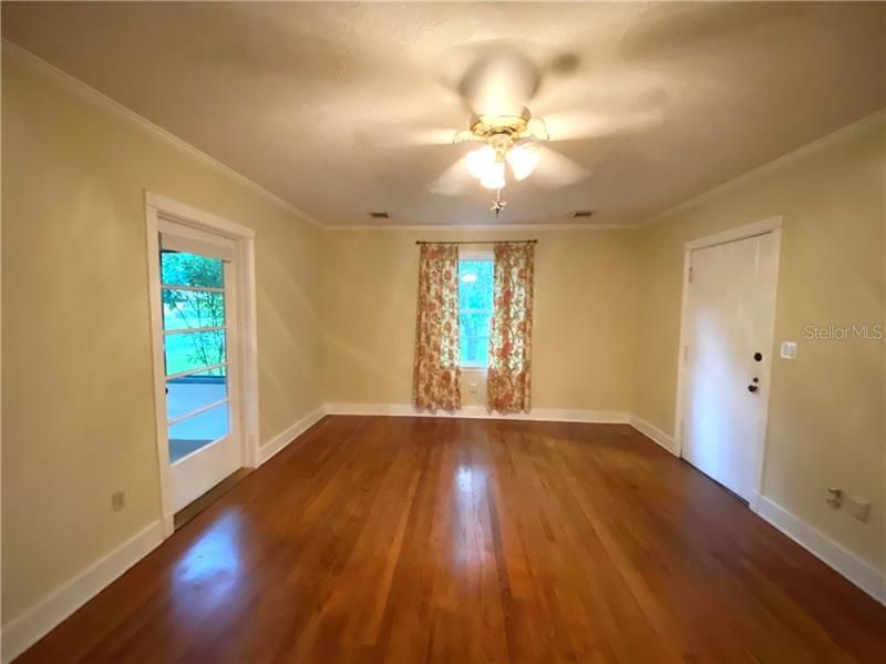 Recently Rented: $1,595 (3 beds, 2 baths, 1400 Square Feet)