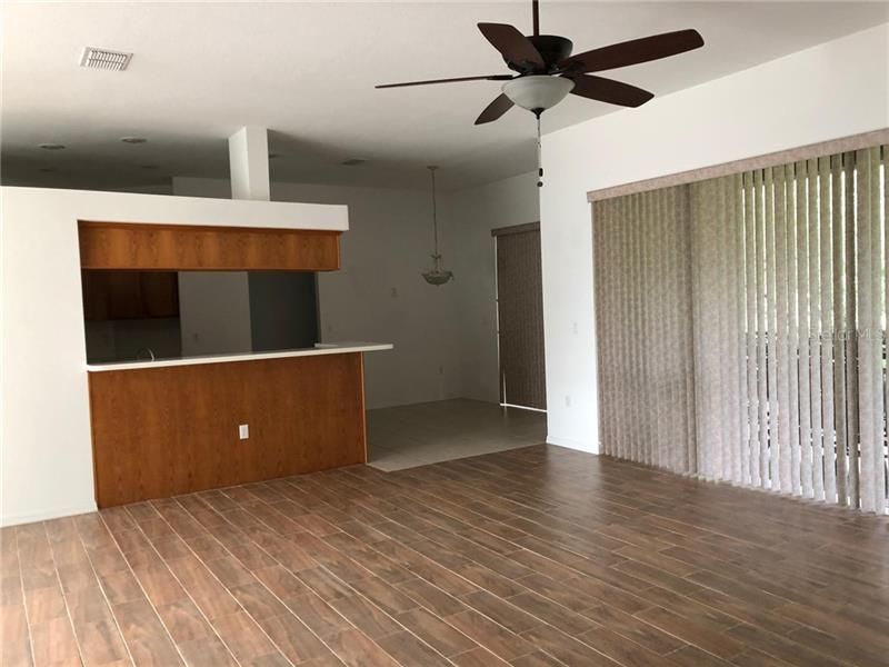 Recently Rented: $1,800 (3 beds, 2 baths, 1963 Square Feet)