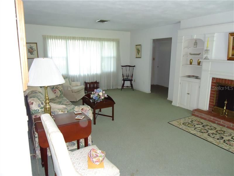 large family room right off from front door